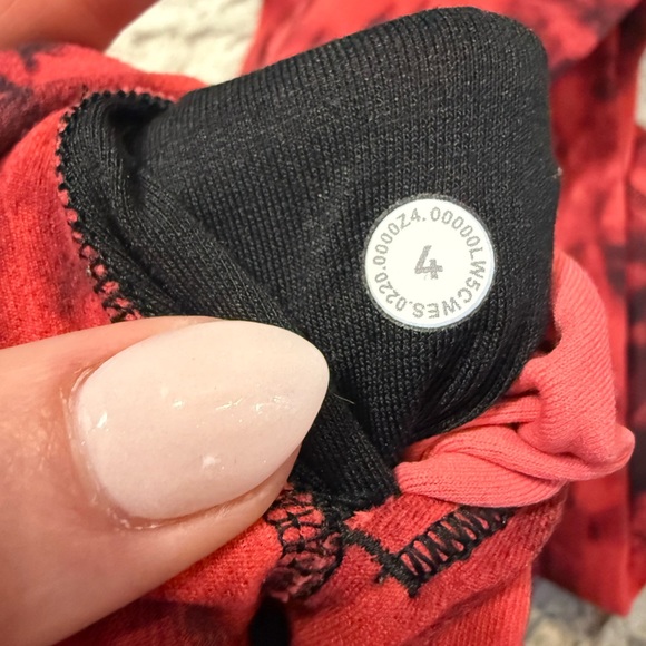 Lululemon align pant II 25” size 4 game day red black multi - Picture 7 of 8